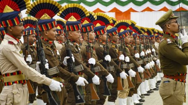 'गणतंत्र दिवस परेड | भारत सैन्य शक्ति, सांस्कृतिक विरासत प्रदर्शित करेगा; संविधान के 75 वर्ष का जश्न मनाएं | '